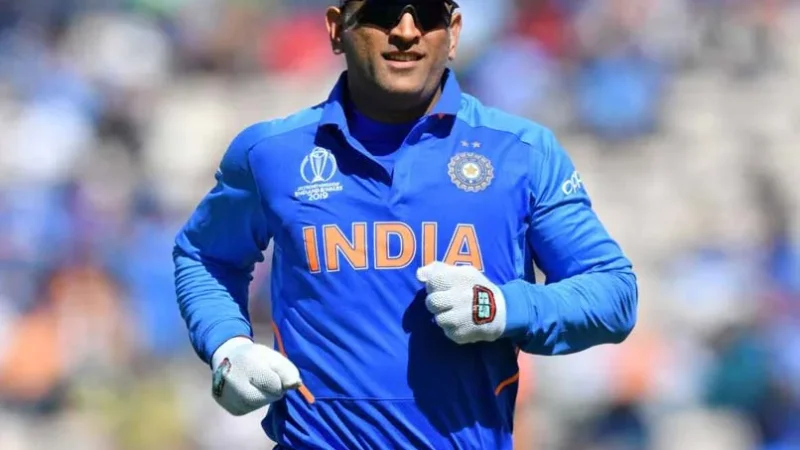 महेंद्र सिंह धोनी, जिन्हें "कैप्टन कूल" के नाम से जाना जाता है